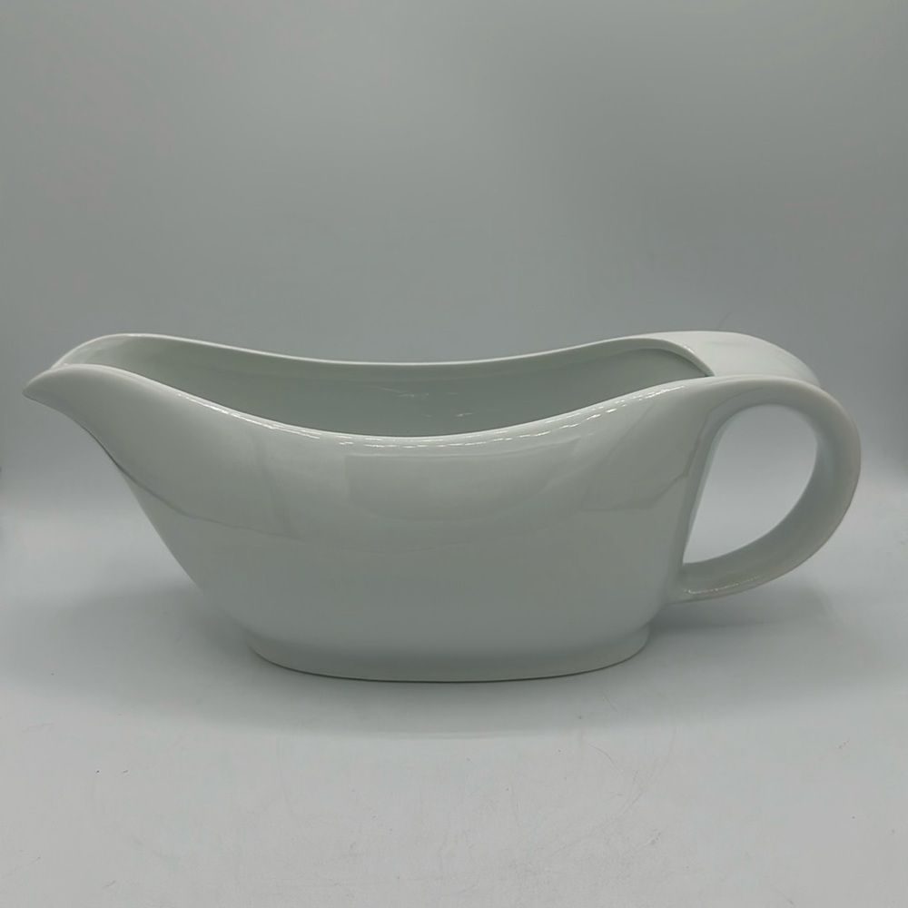 Cordon Bleu large white gravy boat